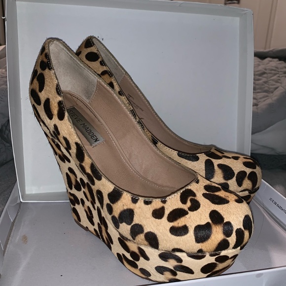 Cheetah print heels - Picture 3 of 4